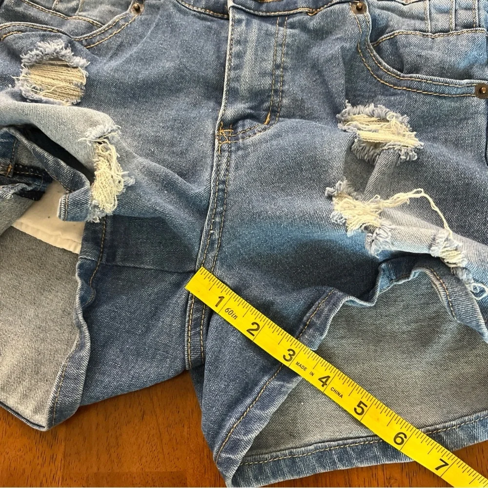 Vince‎ Blue New York women Distressed Denim Short Size 7